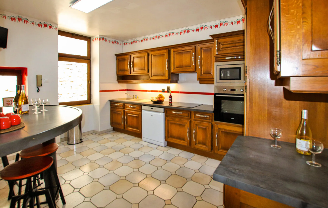 Maison-Bourg-Saint-Andeol-REF7539635